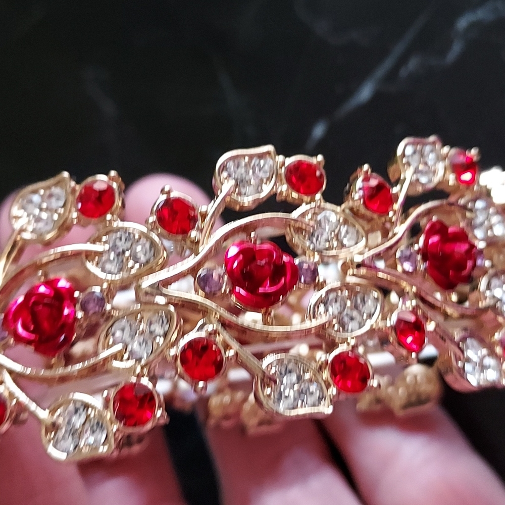 Rhinestones and Roses 🌹 goldtone bracelet, vintage, EUC - Picture 7 of 9